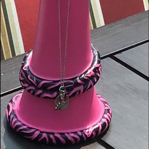 1 FREE GIFT with Purchase 🤩🤩🕊Dove Necklace🌟 - Picture 2 of 8